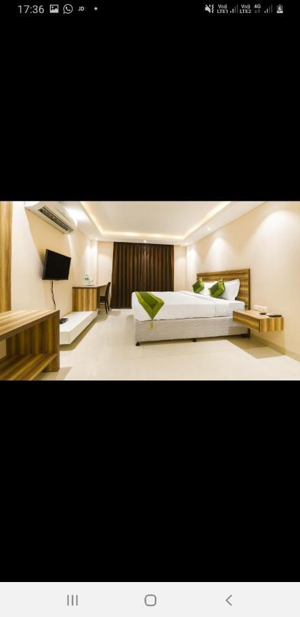Aval International Hotel Gurgáon Kültér fotó
