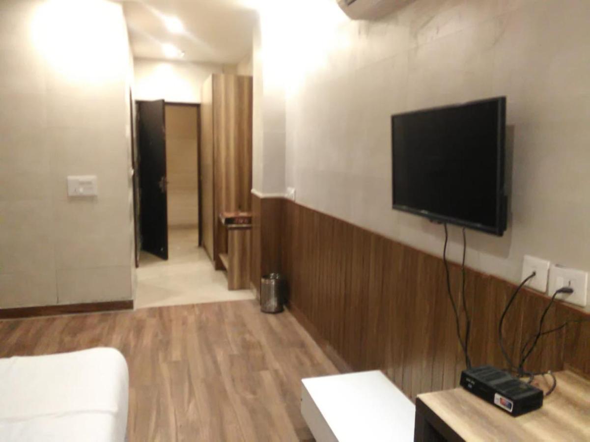 Aval International Hotel Gurgáon Kültér fotó