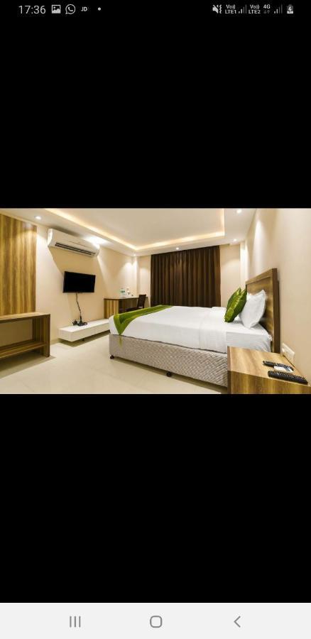 Aval International Hotel Gurgáon Kültér fotó