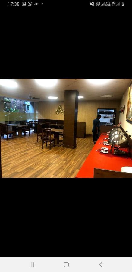 Aval International Hotel Gurgáon Kültér fotó